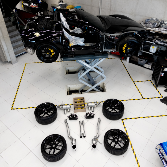 Ferrari 812 Superfast exhaust system and suspension upgrade