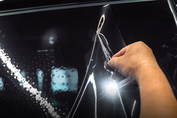 Consequences of incorrect film application on the car Consequences of incorrect film application on the car