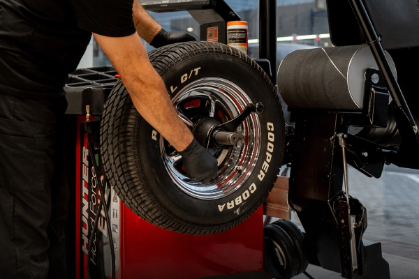 What is the difference between dynamic wheel balancing and standard wheel balancing? And which one is better? What is the difference between dynamic wheel balancing and standard wheel balancing? And which one is better?