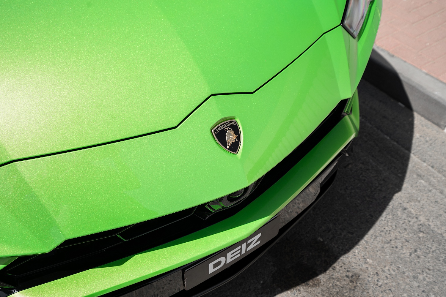 Color-Shifting Peelable Paint for Lamborghini Urus