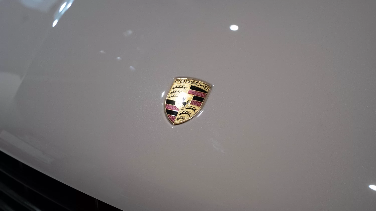 Peelable Paint Color Change for Porsche Macan | DEIZ GARAGE