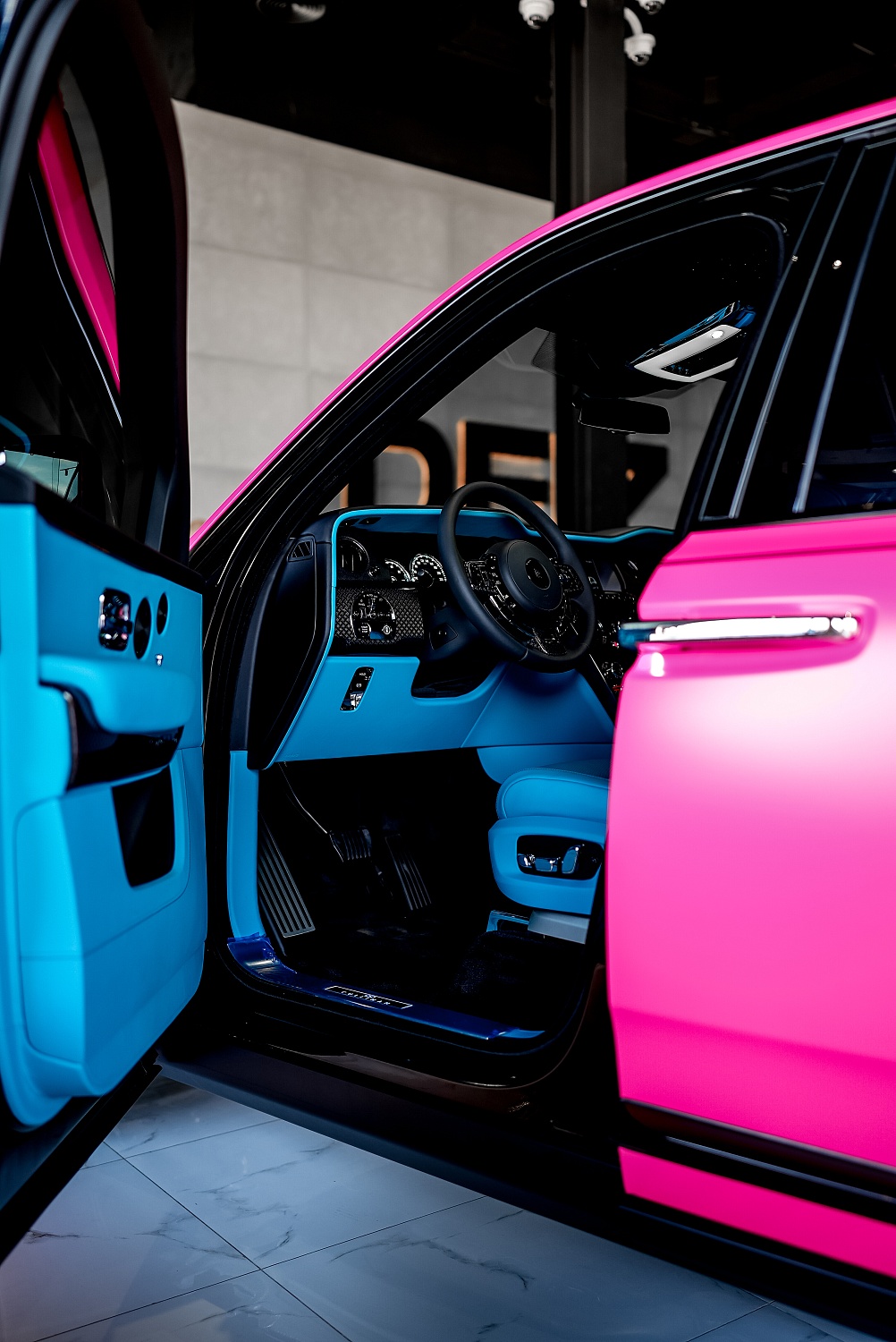 Rolls-Royce Cullinan Full Color Change Wrapping — Precision Behind Luxury