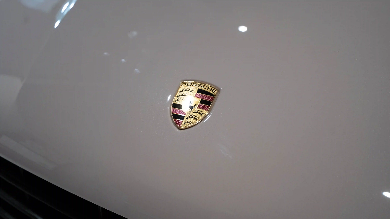 Peelable Paint Color Change for Porsche Macan | DEIZ GARAGE